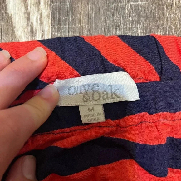 OLIVE & OAK Skirt - Picture 3 of 3